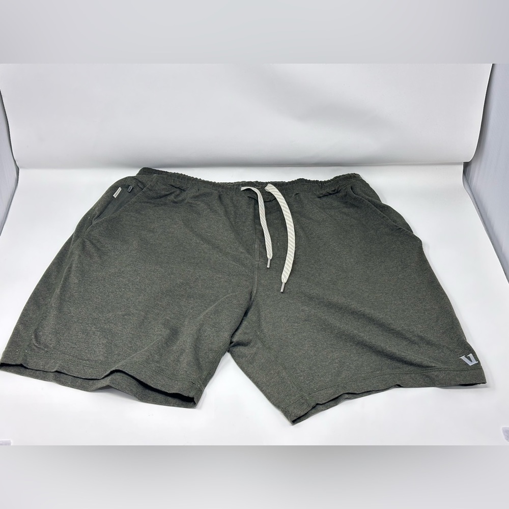 Vuori Men's Ponto Shorts. Size large- green